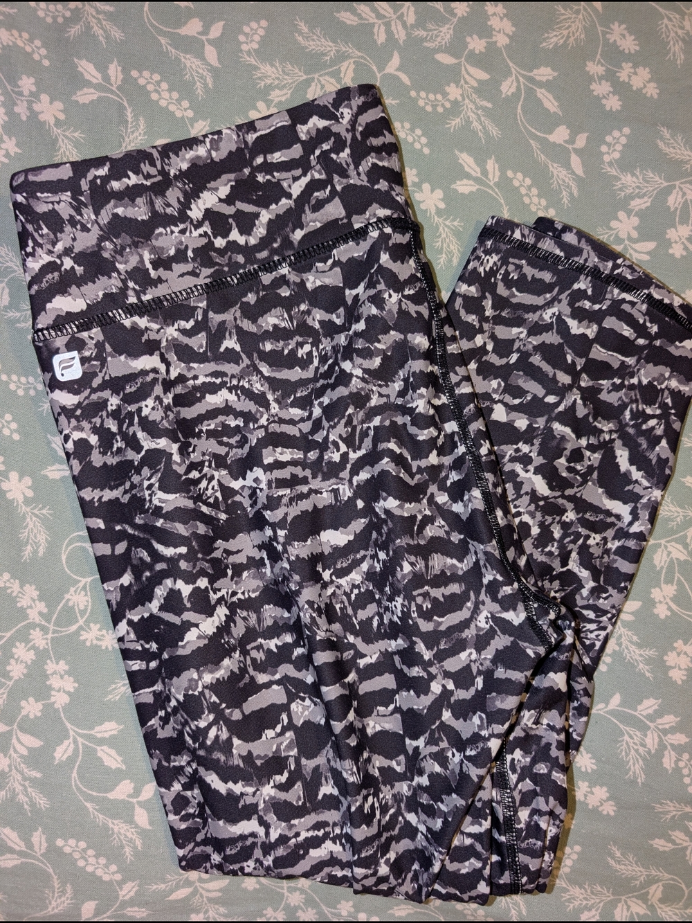 Fabletics Black & Gray Abstract Print Leggings